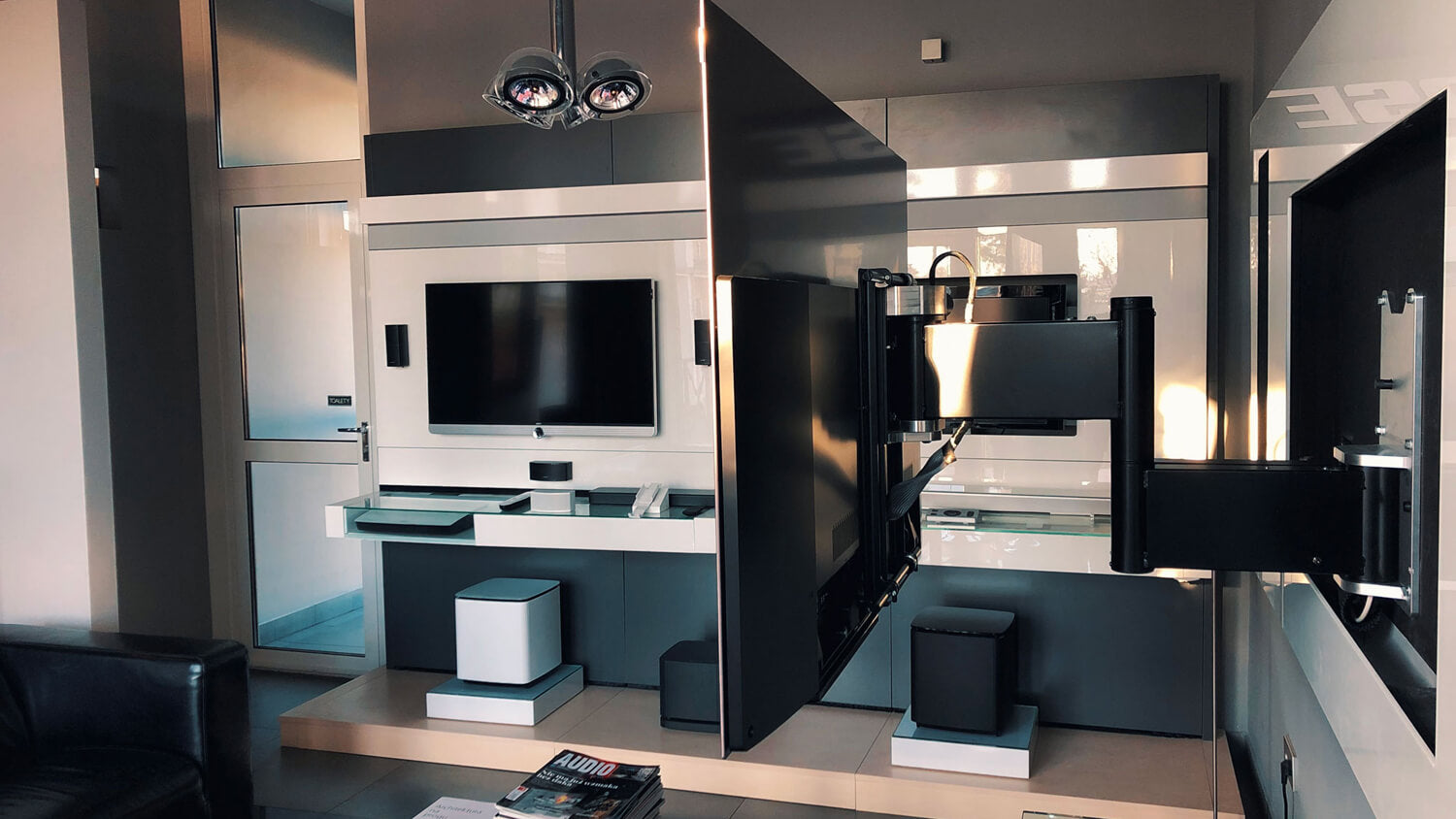 Future Automation TV Motorized Mount