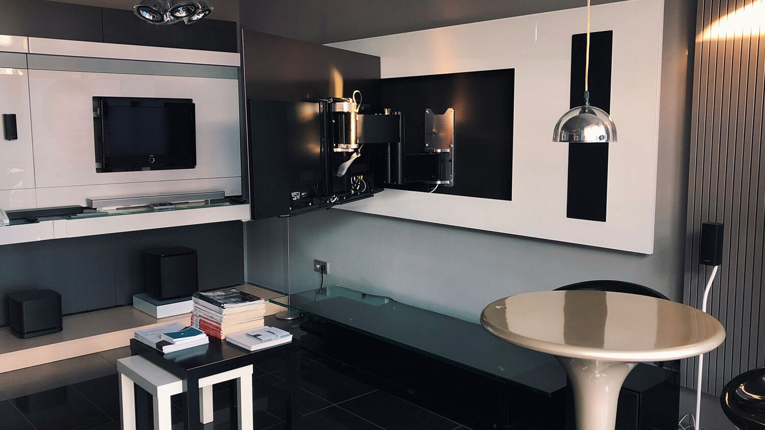 Future Automation TV Motorized Mount