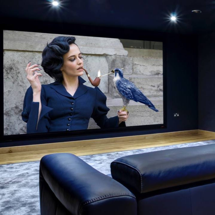 Cameră home cinema dedicată cu design premium și sistem audio-video integrat