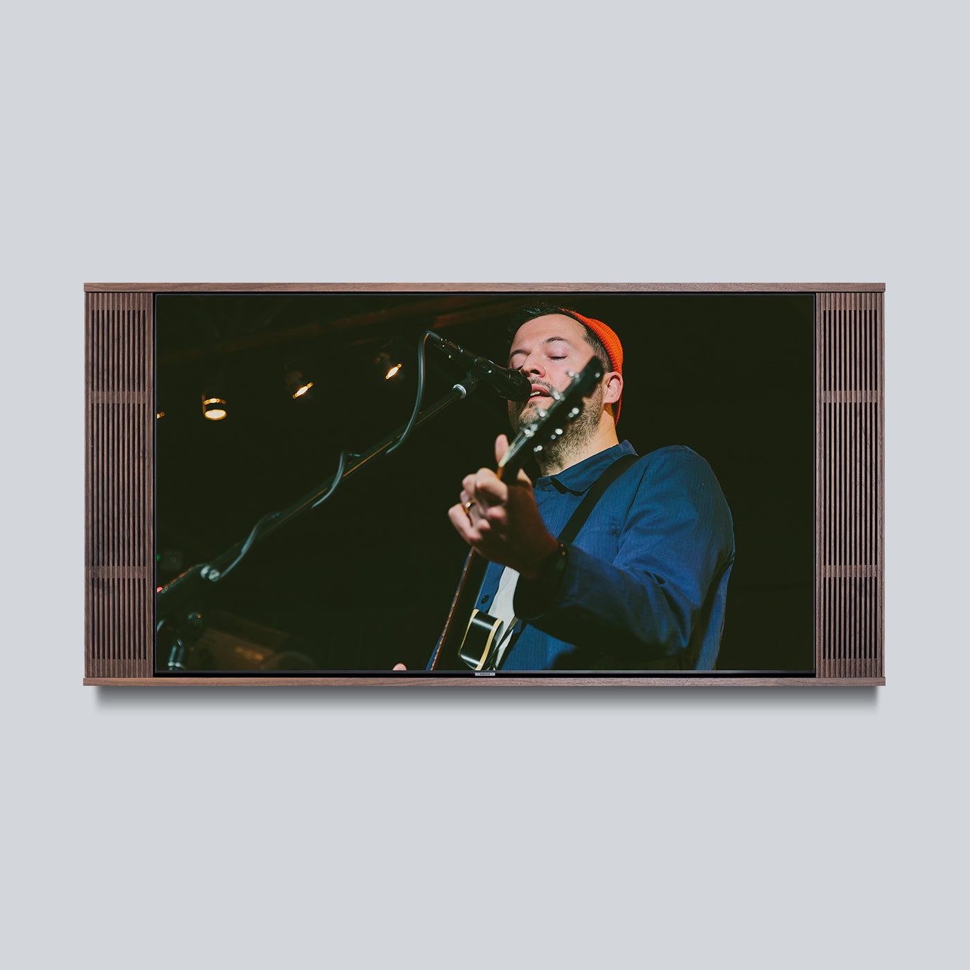 Leon Profile Edge Media Frame with PrULTIMA