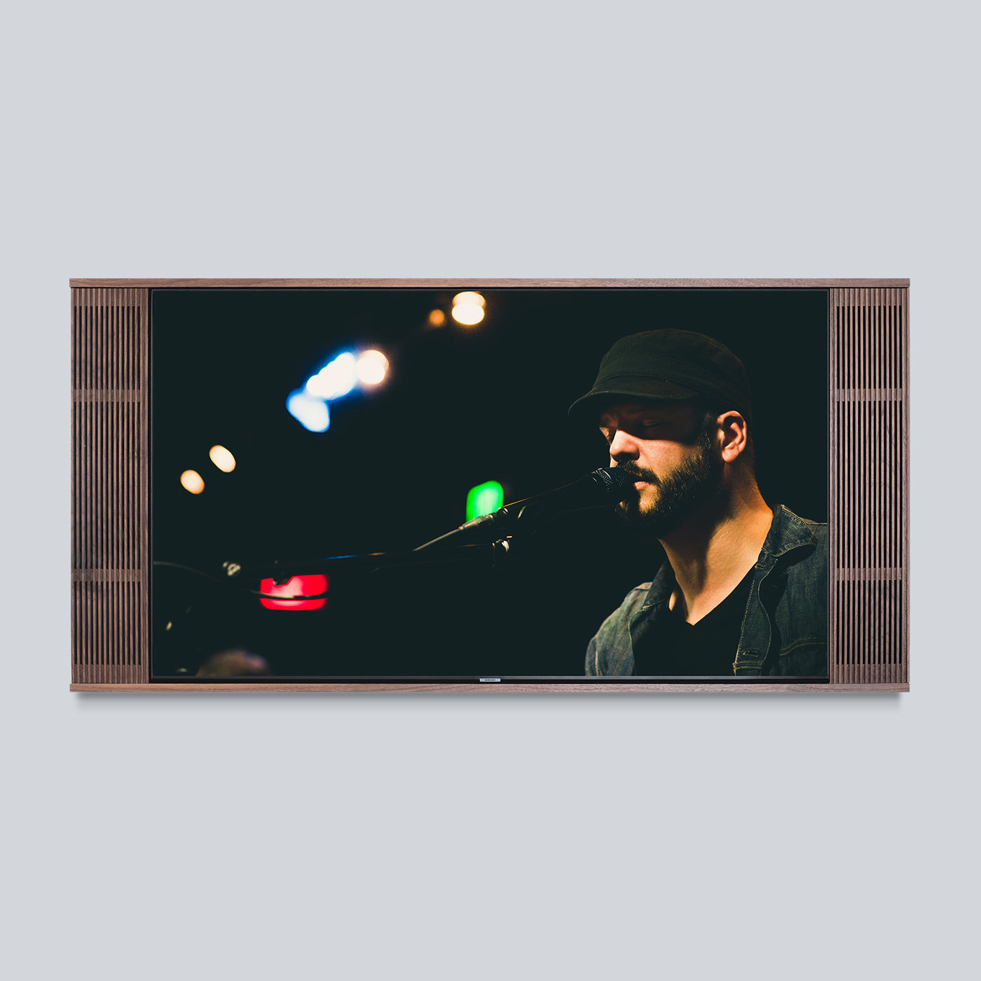 Leon Profile Edge Media Frame with PrULTIMA