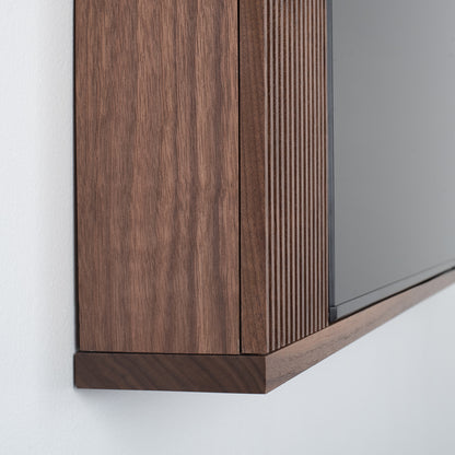 Leon Profile Edge Media Frame with PrULTIMA