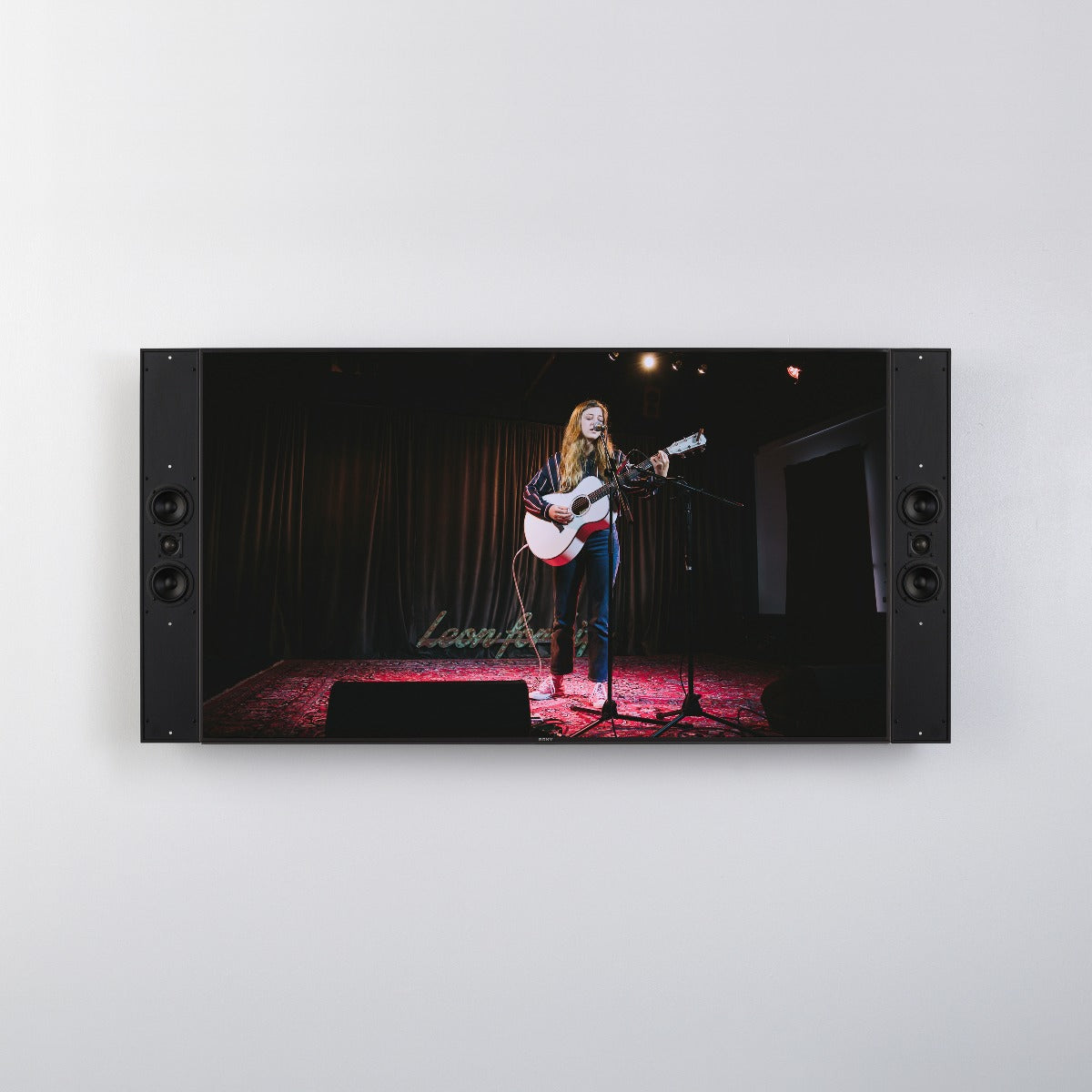 Leon Profile Pr33UX On-Wall/Sidemount Speaker