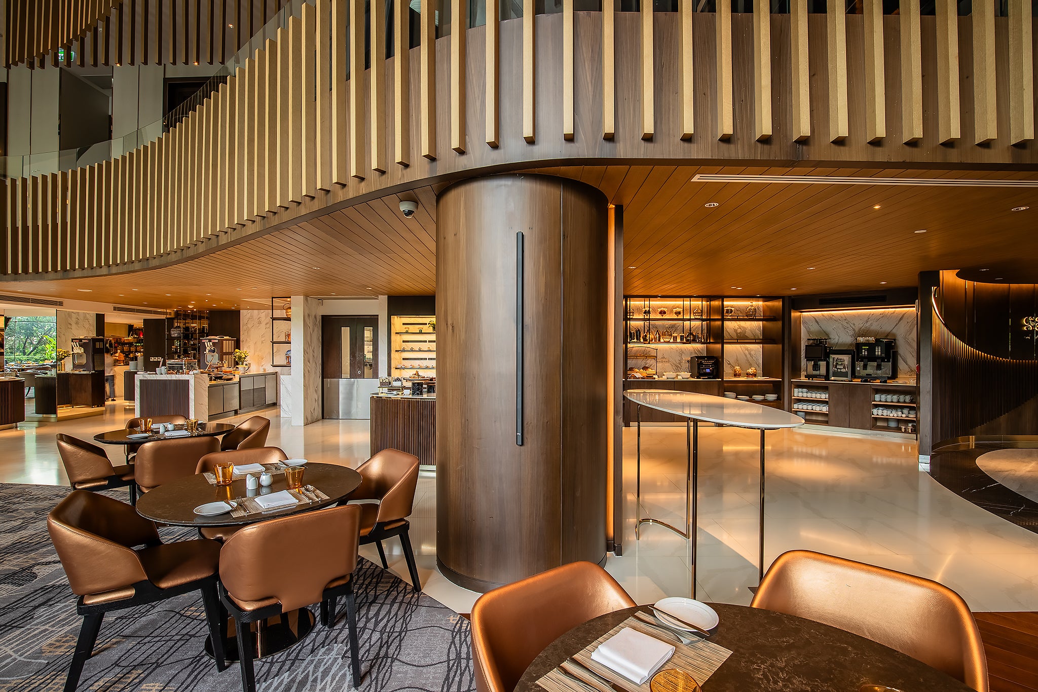 Restaurant cu sistem audio integrat discret în amenajare